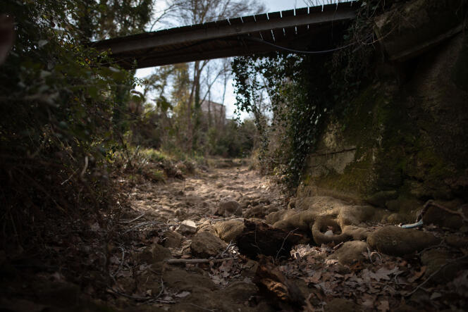 El lecho del Huveaune, un río que va de Sainte-Baume a Marsella, completamente seco en Saint-Zacharie (Var), 21 de febrero de 2023. El valle de Huveaune se encuentra actualmente en alerta por sequía.