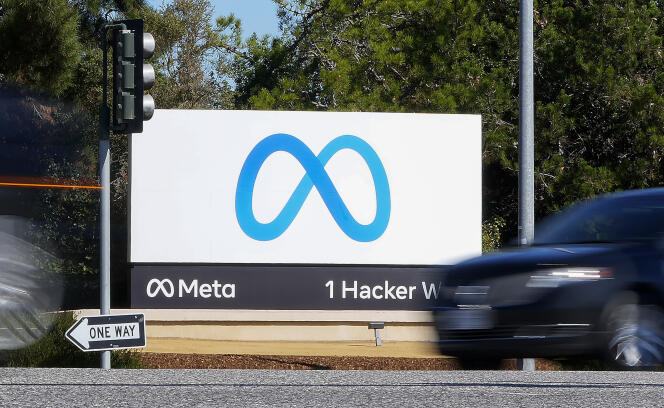 Un letrero frente a la sede de Meta en la ciudad de Menlo Park, California, en octubre de 2021.