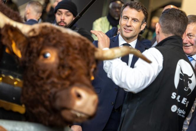 Emmanuel Macron, presidente de la República, visita la Feria Agrícola, en París, sábado 25 de febrero de 2023.