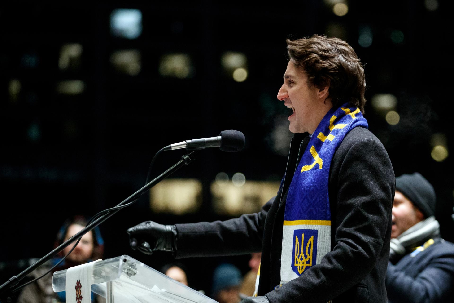 El primer ministro canadiense, Justin Trudeau, habla durante un mitin, el viernes 24 de febrero de 2023, en Toronto, Canadá.