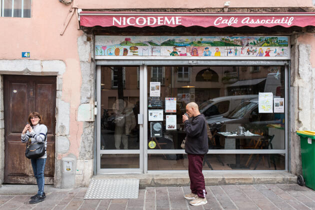 Le café Nicodème sert des repas à bas prix tous les midis, du lundi au vendredi, dans le centre-ville de Grenoble. Ici, le 22 février 2023.