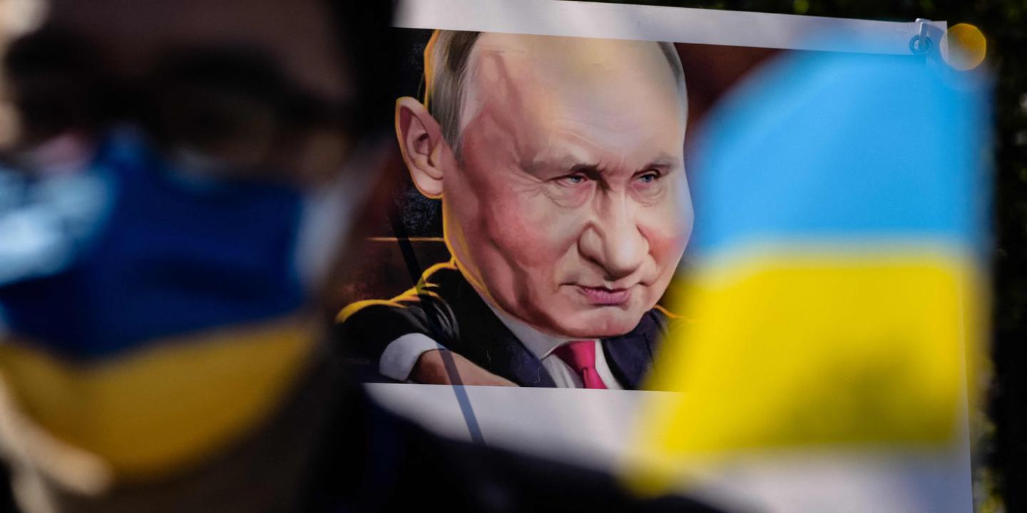 Vienne Drapeau Ukrainien Nous devons accélérer considérablement la livraison d'armes à l'Ukraine »
