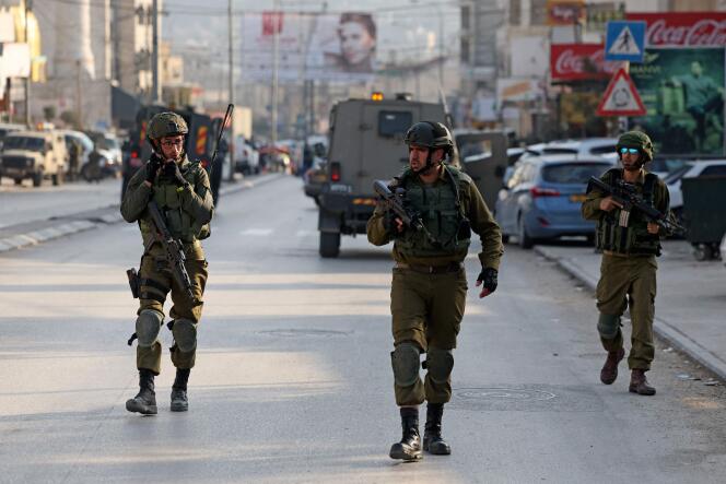 Israeli settlers rampage after Palestinian gunman kills 2