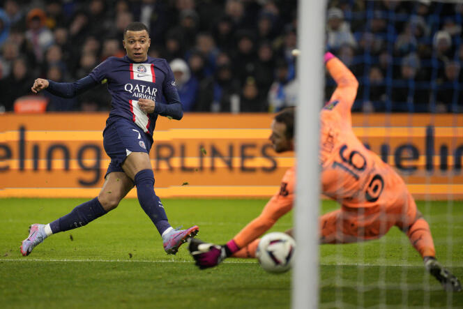 Kylian Mbappé, que marcó dos goles en Marsella el 26 de febrero de 2023, se unió a Edinson Cavani como máximo goleador de la historia del Paris Saint-Germain, con 200 goles en total.