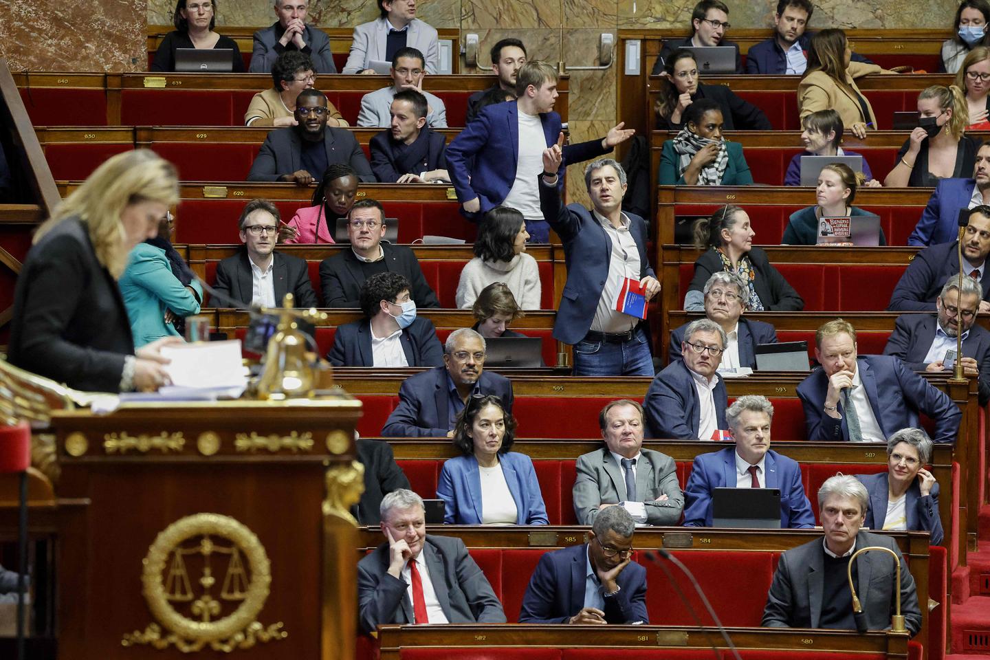 “LFI y sus provocaciones infantiles sirven de trampolín para la RN”