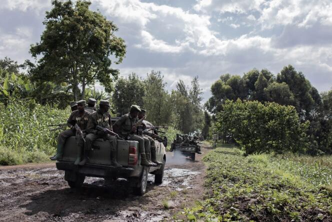 Des rebelles du M23 quittent le camp de Rumangabo, au nord de Goma, le 6 janvier 2023.