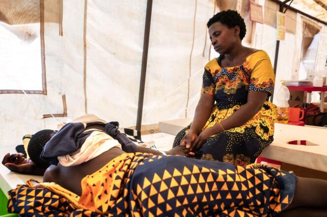 Dans un centre de traitement temporaire du choléra à l’hôpital du district de Bwaila, à Lilongwe, la capitale du Malawi, le 21 février 2023.