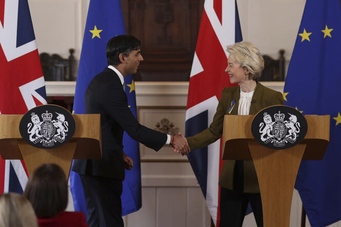 La presidente della Commissione europea Ursula von der Leyen e il primo ministro britannico Rishi Sunak si sono incontrati a Windsor, vicino a Londra, il 27 febbraio 2023, per definire un accordo che ponga fine alla disputa sui controlli post-Brexit nell'Irlanda del Nord.