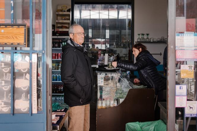 Noël Henry, de 80 años, disfruta de la jubilación y un régimen fiscal ventajoso de la ciudad de Olhão (Portugal), el 15 de febrero de 2023. 