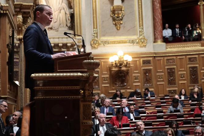   El Ministro de Trabajo, Olivier Dussopt, durante la presentación del proyecto de reforma de pensiones, en el Senado, el 2 de marzo de 2023.