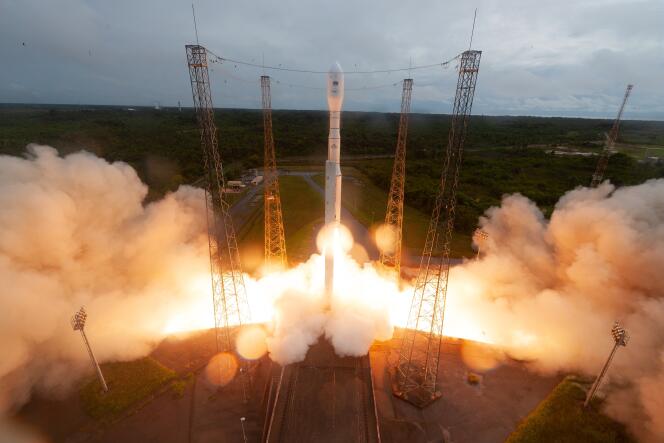 La fusée Vega-C, lors de son lancement inaugural, à Kourou, en Guyane, le 13 juillet 2022. 