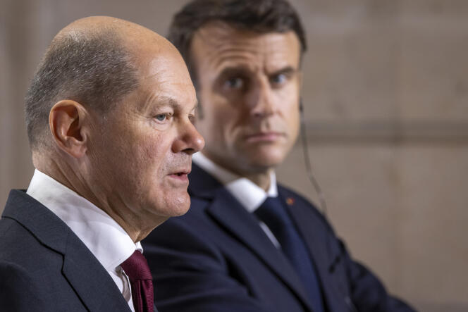 El presidente de la República, Emmanuel Macron, y el canciller alemán, Olaf Scholz, en el Palacio del Elíseo de París, el 22 de enero de 2023.