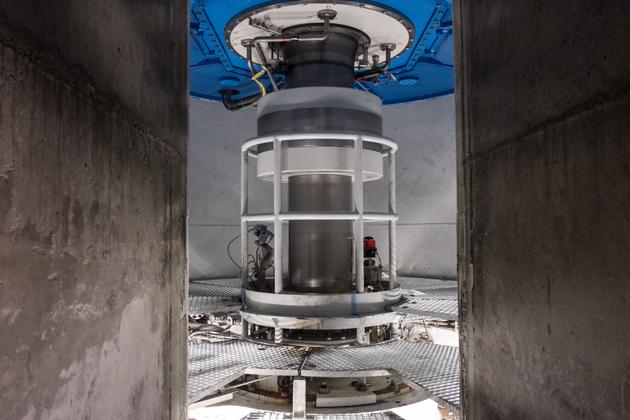 L’une des deux turbines en fonctionnement depuis deux ans, à l'intérieur de la centrale hydroélectrique souterraine. A Livet-et-Gavet (Isère), le 2 mars 2023.