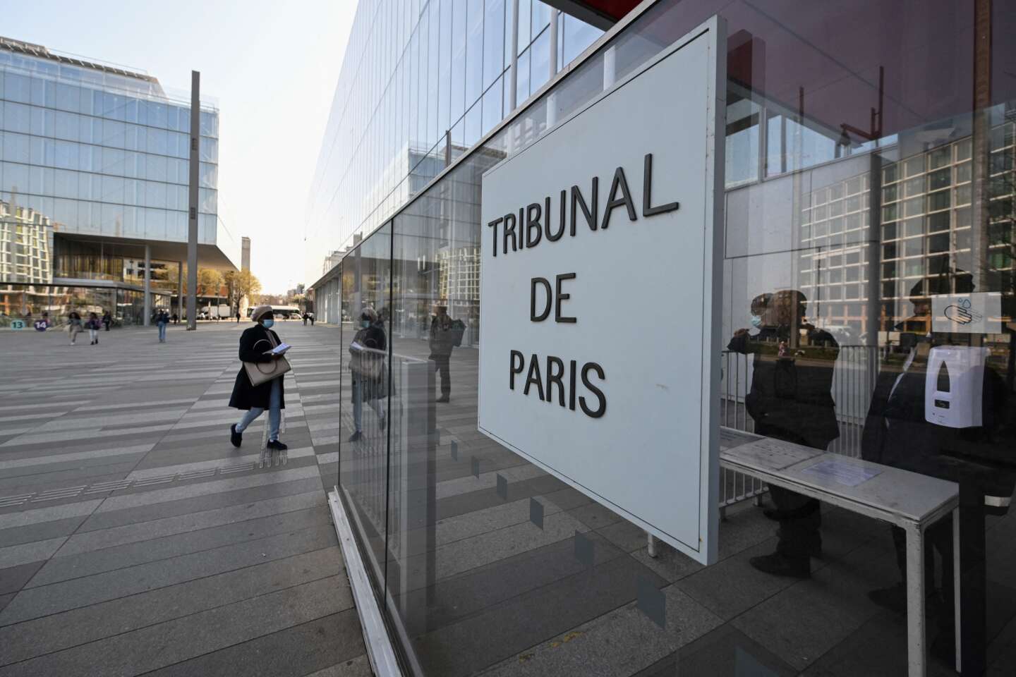 police violence at the Paris court, the prosecution opens an investigation