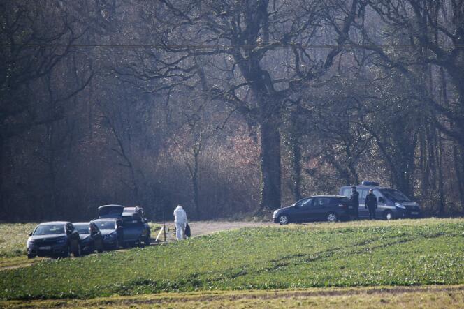 Police search for the bodies of Leslie Hoorelbeke and Kevin Trompat near Virson, Charente-Maritime, on March 4.