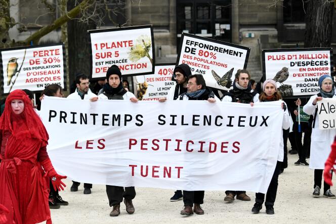 Lors d’une manifestation organisée à l’appel de Scientifiques en rébellion et Extinction Rebellion, au Jardin des plantes, à Paris, le 4 mars 2023. 