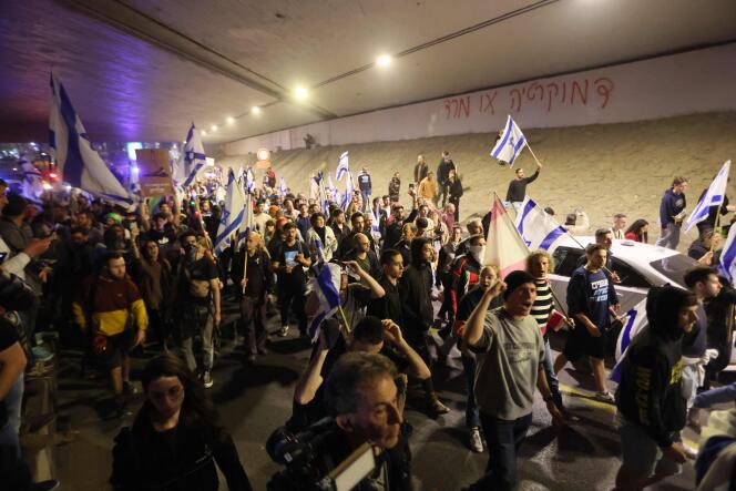 Lors d’une manifestation contre le projet controversé de réforme de la justice du gouvernement, à Tel-Aviv, le 4 mars 2023. 