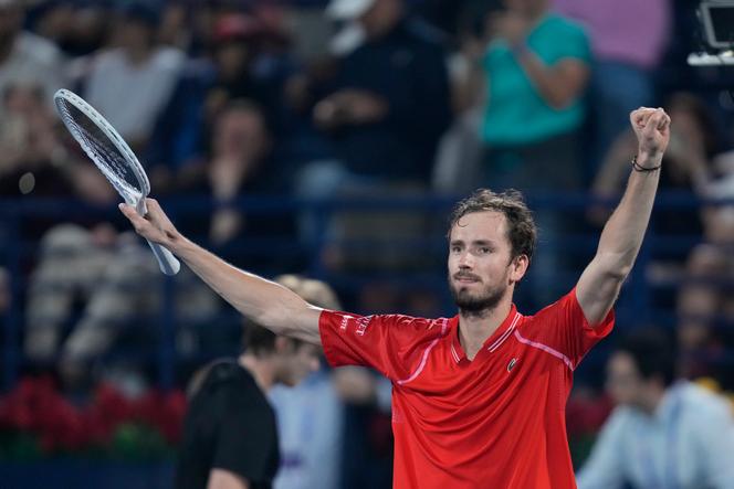 El ruso Daniil Medvedev tras su victoria ante su compatriota Andrey Rublev en la final del torneo de Dubái, el 4 de marzo de 2023. 