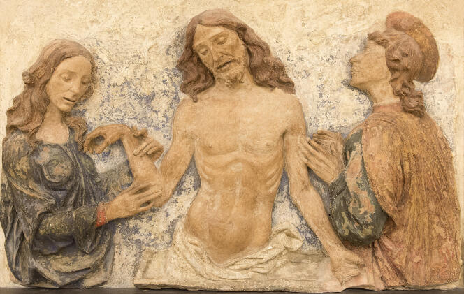 Le Christ, saint Jean l’Evangéliste et Marie-Madeleine, bas-relief conservé au Louvre (fin XVe siècle).
