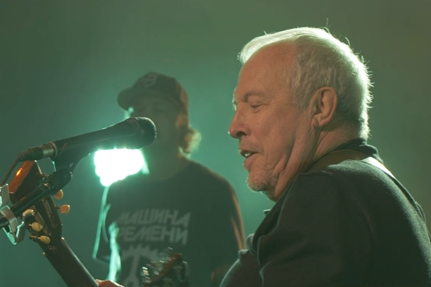 « Il raconte n’importe quoi » la star russe du rock Andreï