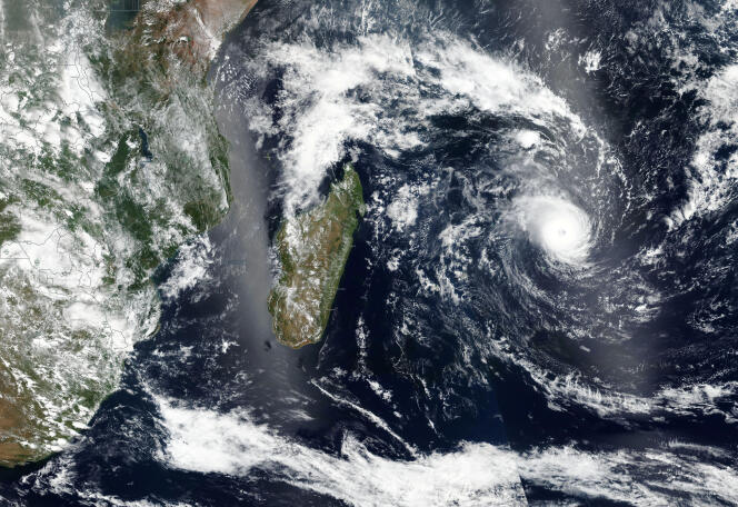 Satellietfoto van tropische cycloon Freddy op 20 februari 2023.