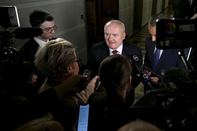 Le vice-président du Parlement hongrois, Csaba Hende, à l’issue de sa rencontre avec le président du Parlement finlandais, à Helsinki, le 8 mars 2023. 