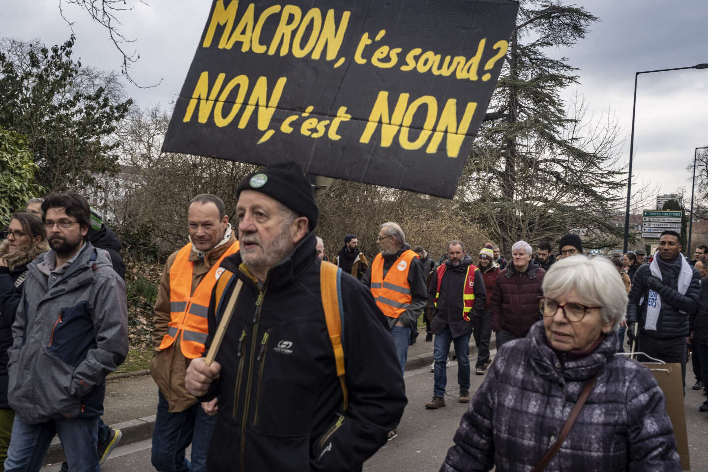 „Wir, nationale Abgeordnete, Parlamentarier und Führer der europäischen politischen Linken, unterstützen die französischen sozialen Bewegungen unerschütterlich.“