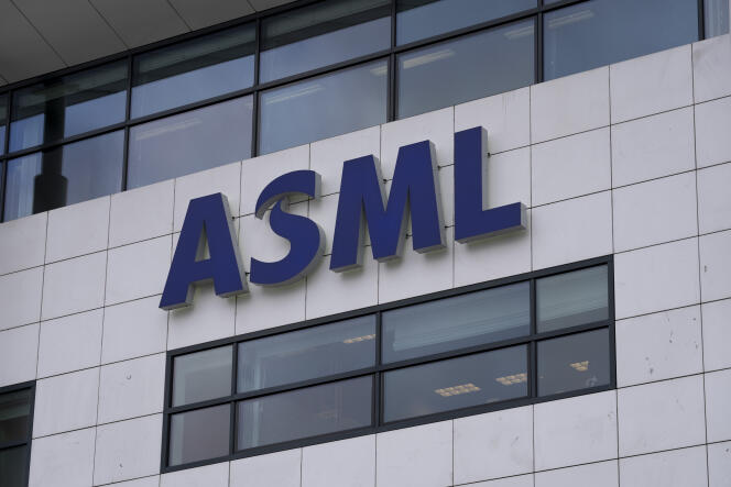 The ASML group is a key strategic player in the semiconductor supply chain: it is the only one to build the EUV (Extreme Ultraviolet) machines that make it possible to manufacture the most advanced chips.