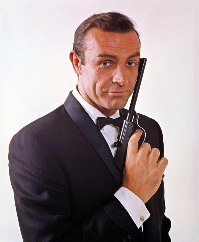 Sean Connery dans « James Bond contre Dr No », de Terence Young (1962), adapté du roman de Ian Fleming.