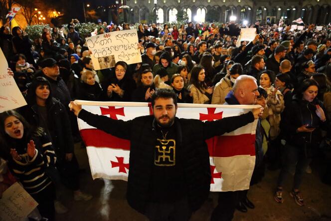 Varios partidos de la oposición habían convocado nuevas manifestaciones el jueves 9 de marzo por la noche en Tbilisi.