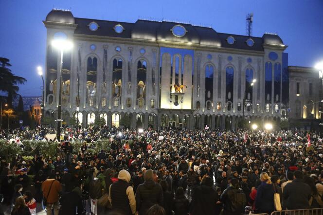 Varios partidos de la oposición habían convocado nuevas manifestaciones el jueves 9 de marzo por la noche en Tbilisi.