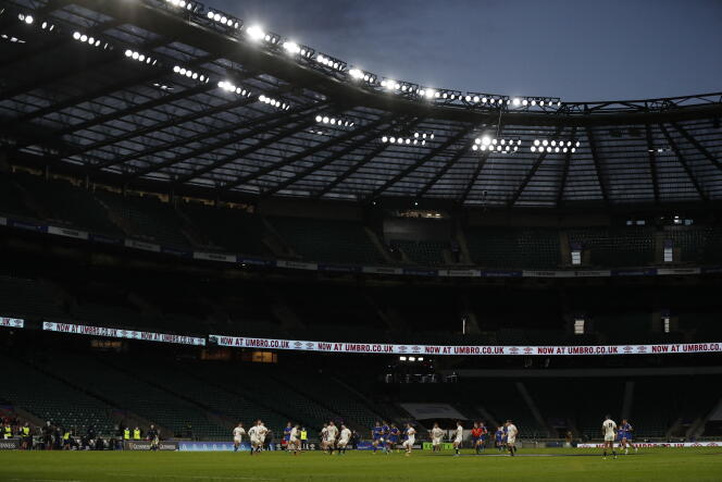 In 2021, the English won at Twickenham against the Blues… in front of empty stands.