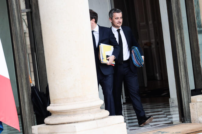 Gérald Darmanin deja el Consejo de Ministros en el Palacio del Elíseo de París el 8 de marzo de 2023.