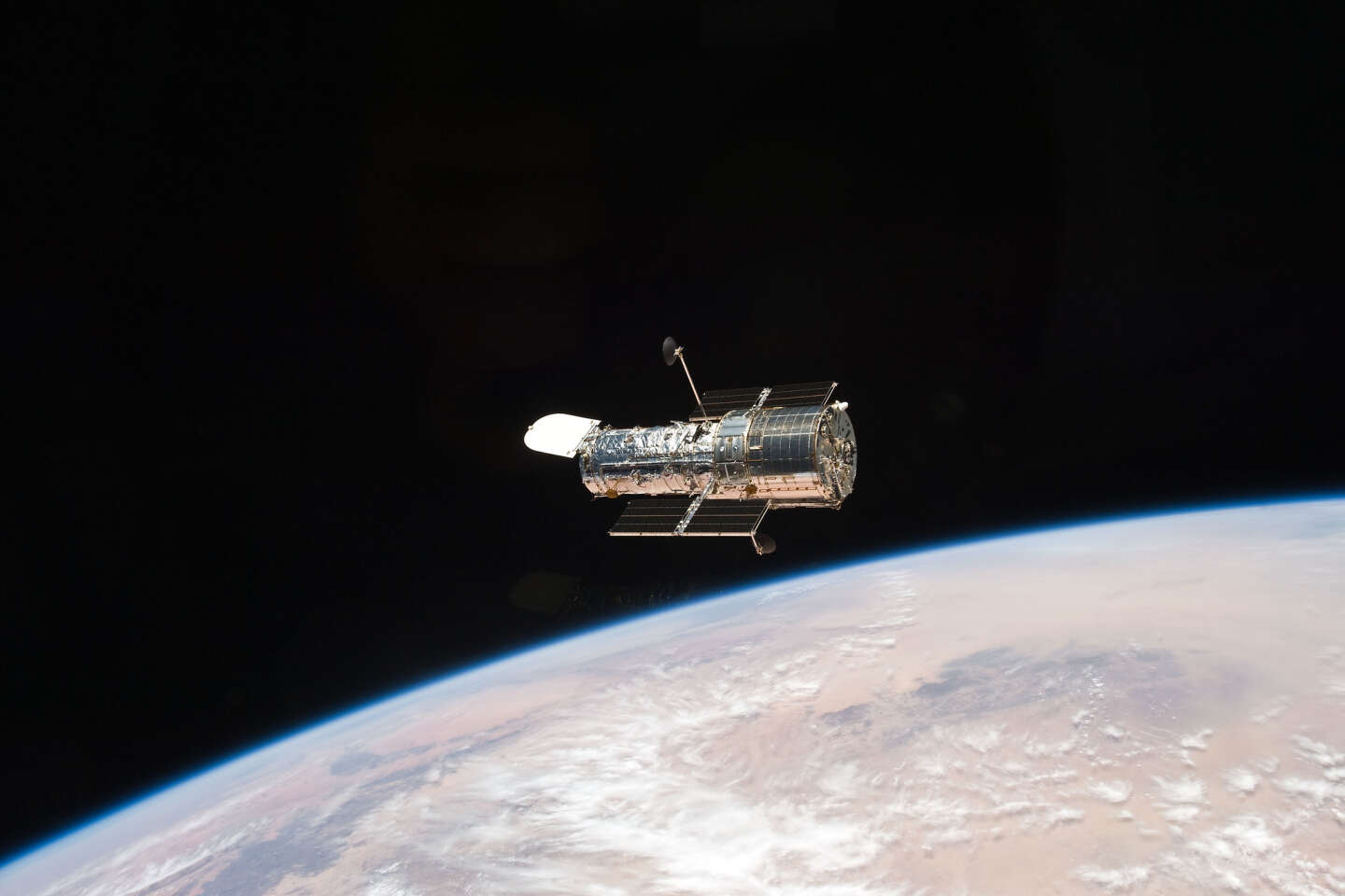 Hubble disturbed by satellite lights