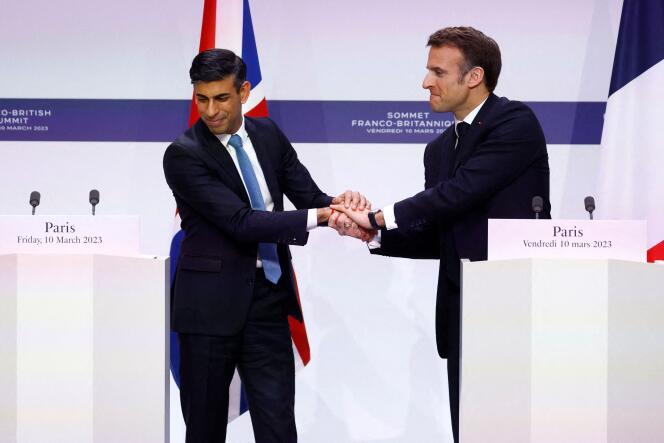 El primer ministro del Reino Unido, Rishi Sunak, y el presidente de la República Francesa, Emmanuel Macron, con motivo de una rueda de prensa en el Palacio del Elíseo, viernes 10 de marzo de 2023.