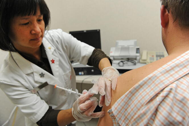 Injection vaccination against whooping cough, in Pasadena, California, in 2010.