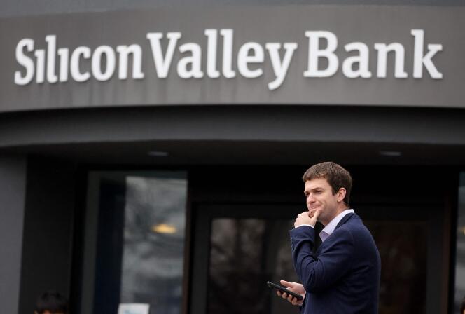 A customer outside the closed Silicon Valley Bank headquarters in Santa Clara, California, on March 10, 2023.