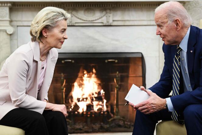 La présidente de la Commission européenne Ursula von der Leyen et le président américain Joe Biden à la Maison Blanche à Washington le 10 mars 2023.