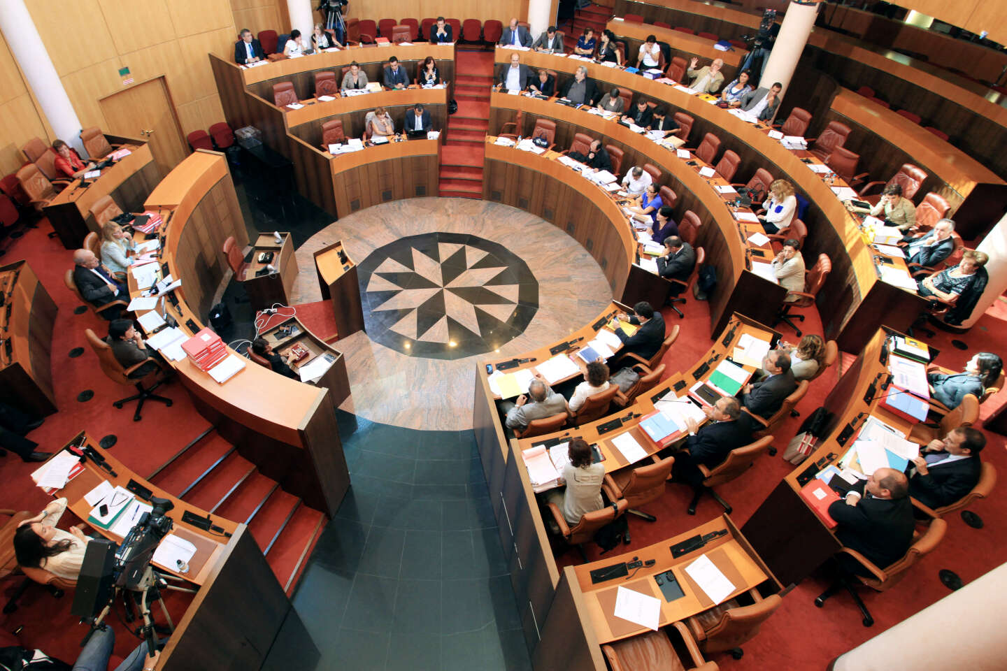 The use of the Corsican language in the Assembly of Corsica prohibited by justice