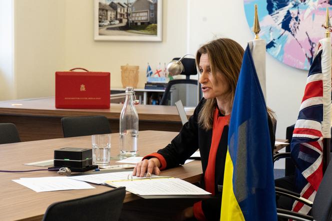 British Secretary of State for Culture and Sport Lucy Frazer in a videoconference with Ukrainian President Volodymyr Zelensky in London on February 10, 2023.