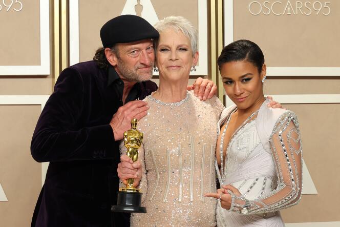 Troy Kotsur, Jamie Lee Curtis, winner of the Best Supporting Actress award for 