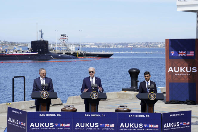 El primer ministro australiano Anthony Albanese, el presidente estadounidense Joe Biden y el primer ministro británico Rishi Sunak en la Base Naval Point Loma en San Diego, California, el 13 de marzo de 2023.