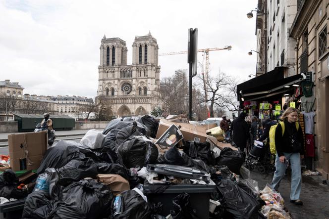 Cerca de Notre-Dame, en el distrito 5 de París, el 13 de marzo de 2023.