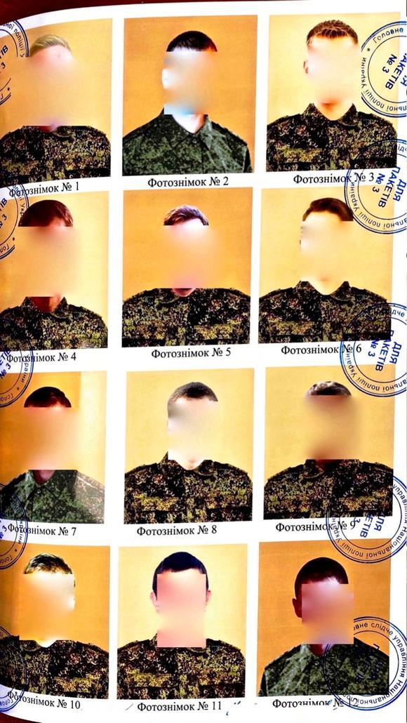 Escaneo de un documento que contiene una lista de 12 soldados rusos sospechosos de haber cometido violencia sexual en el distrito de Brovary, en las afueras de Kiev, Ucrania, en marzo de 2022.