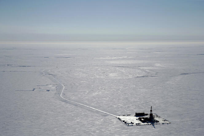Vue aérienne d'un site d'exploration pour le projet de forage pétrolier Willow par le groupe ConocoPhilipps dans le nord de l'Alaska en 2019.