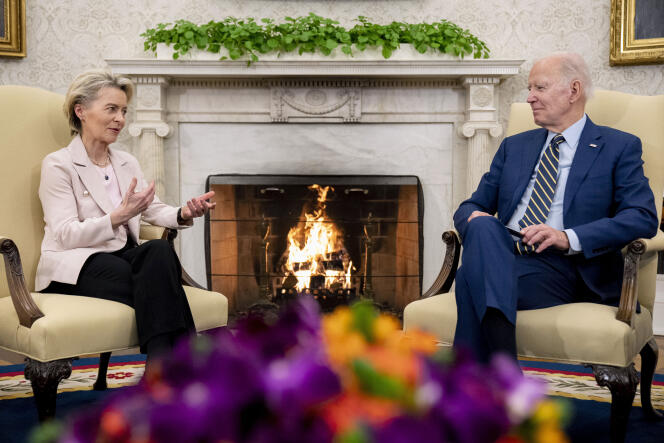 La présidente de la Commission européenne, Ursula von der Leyen, et le président américain, Joe Biden, à la Maison Blanche, à Washington, le 10 mars 2023.

