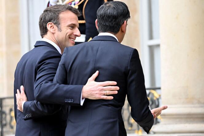 Le président Emmanuel Macron (à gauche) et le premier ministre britannique Rishi Sunak (à droite) lors du 36ᵉ sommet franco-britannique à l’Elysée, à Paris, le 10 mars 2023.