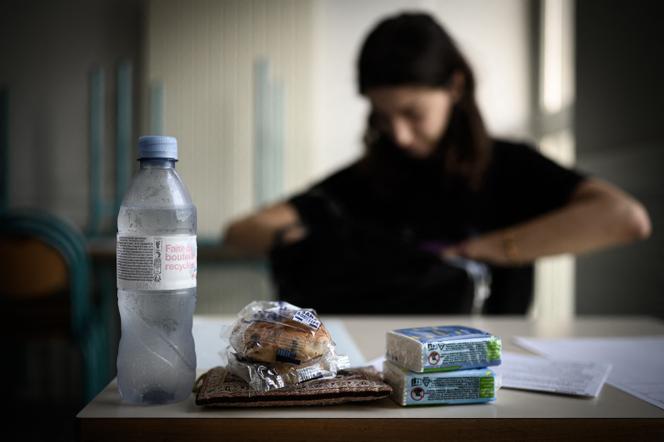 Un élève se prépare à passer l’épreuve de philosophie du bac, au lycée Victor-Louis, à Bordeaux, le 15 juin 2022. 