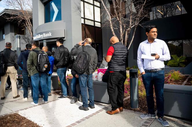 Outside the offices of Silicon Valley Bank, in Santa Clara, Calif., Monday, March 13, 2023.