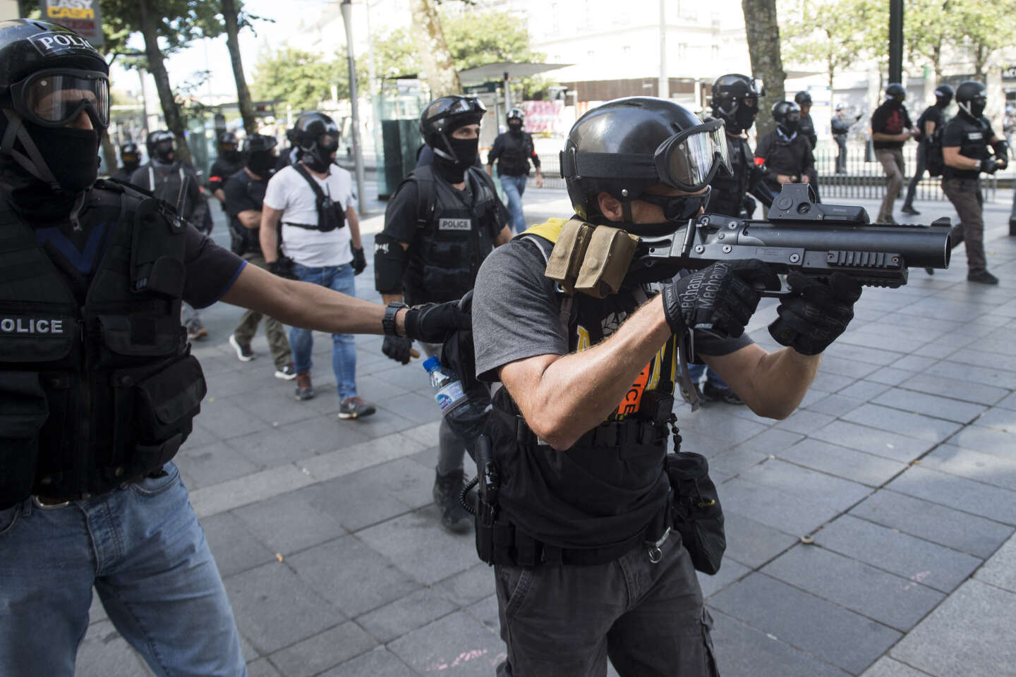 Amnesty International wants to ban the manufacture and trade of riot control weapons and ammunition